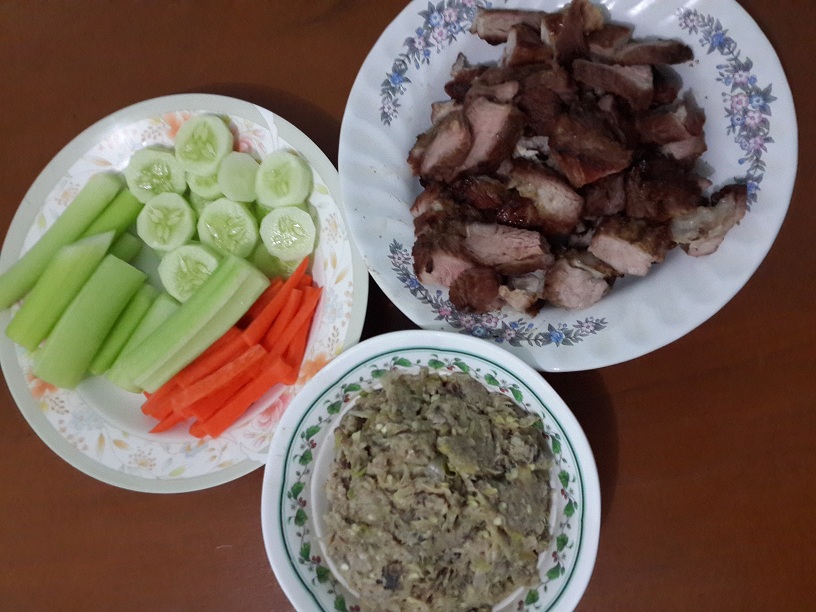 หมูย่างกับน้ำพริกปลาทู ครับ