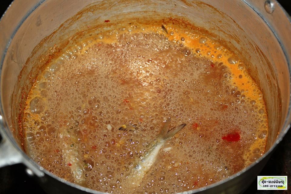 แกงปลาซิวอ้าวใส่ไข่มดแดงสะเดาดิน (ผักส้มผักขม)