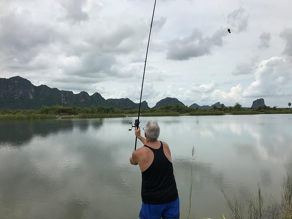 บ่อเปิดใหม่ที่ชะอำ elton view fishing park