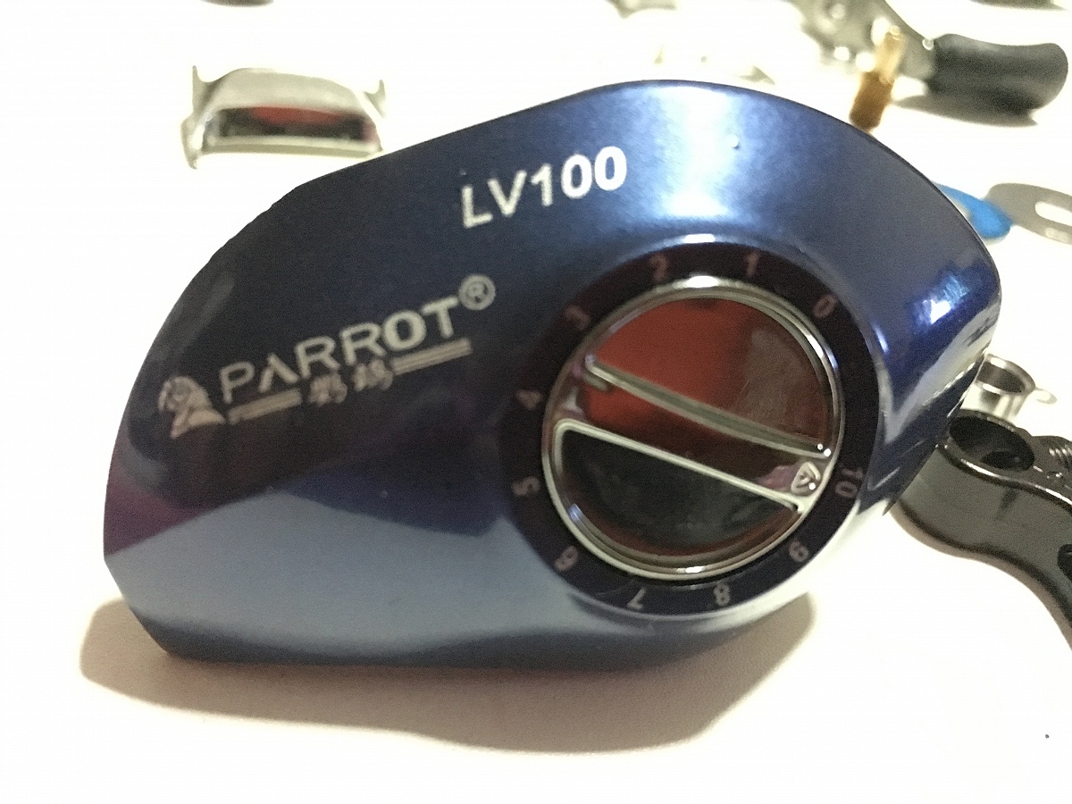 ผ่า รอกหยดน้ำ PARROT LV100