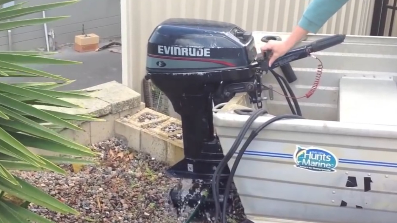 ......เครื่องเรือ evinrude อะใหล่ .......