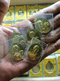 เหรียญหลวงปู่อุดมทรัพย์ สิริคุตโต รุ่นแรก(ประสปการณ์) แบ่งปันครับ