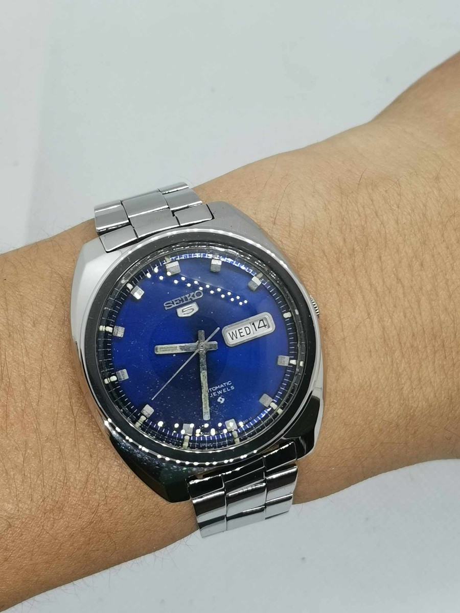 นาฬิกา Seiko 5​ Automatic หน้าปัดสีน้ำเงิน หน้า​จัมโบ้ ของแท้100%
มือสองสภาพAAAตัวเรือนขัดใหม่ทั้งเ