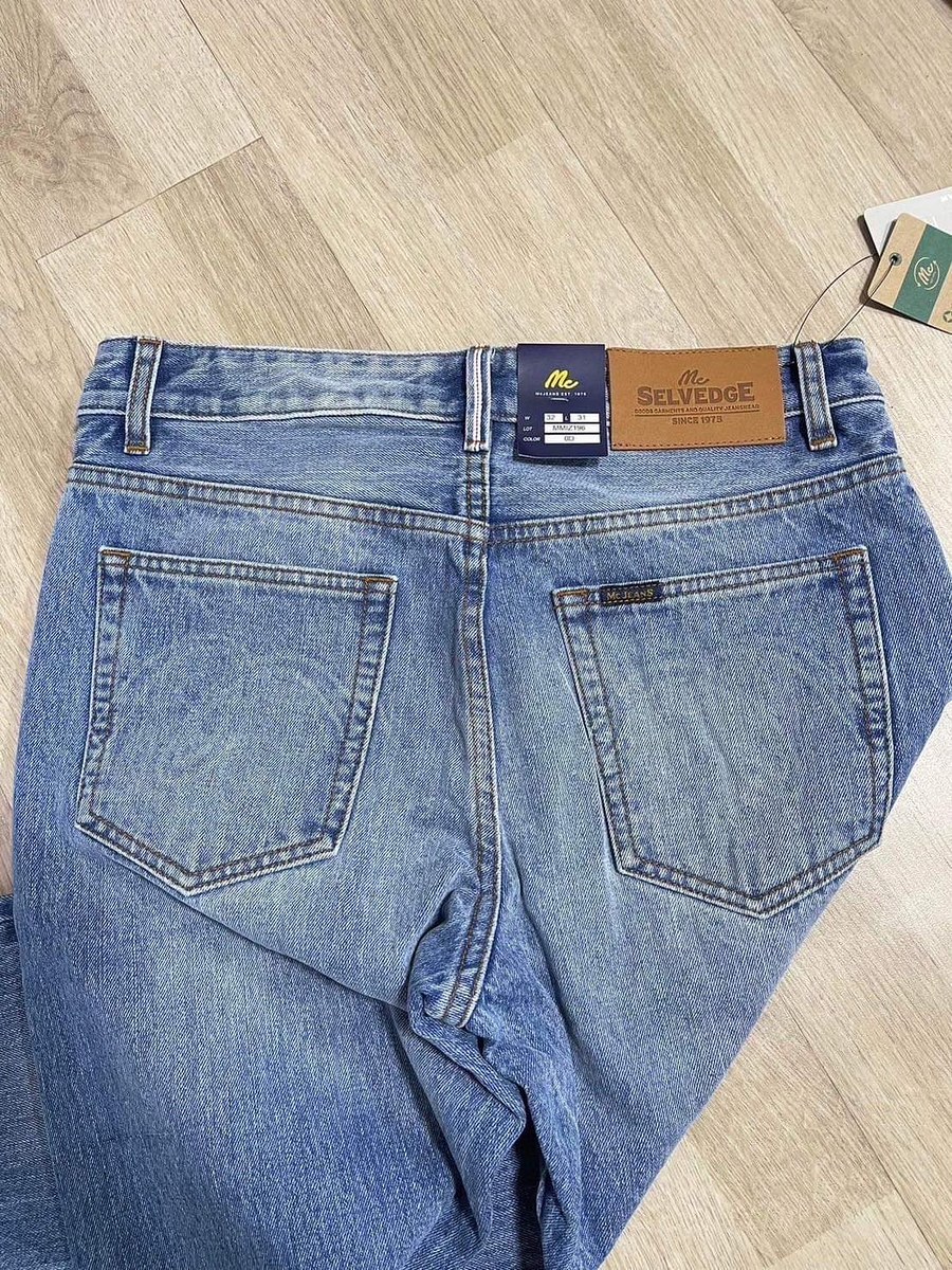 ￼Mc jeans กางเกงยีนส์ผู้ชาย ทรงขากระบอกเล็ก ริมแดง (Selvedge Jeans) 
ผ้าไม่ยืดนะคะ สีอ่อน สวยมากจ้า