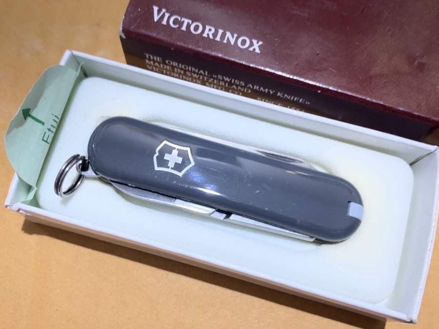 VICTORINOX ตัวเล็กสีเทาสภาพใหม่นอนกล่อง