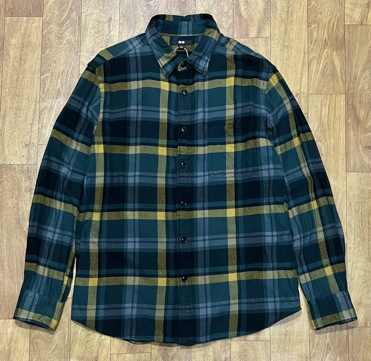 เสื้อเชิ้ตแขนยาว UNIQlO FLANEL SHIRT