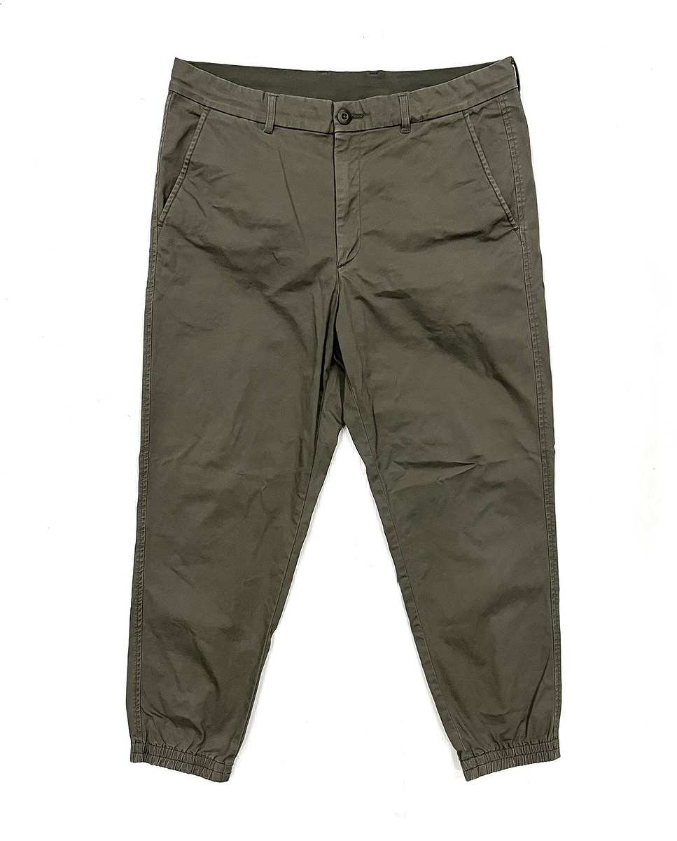 ~ € ~  กางเกง UNIQLO JOGGER. (36-37)   250.-  