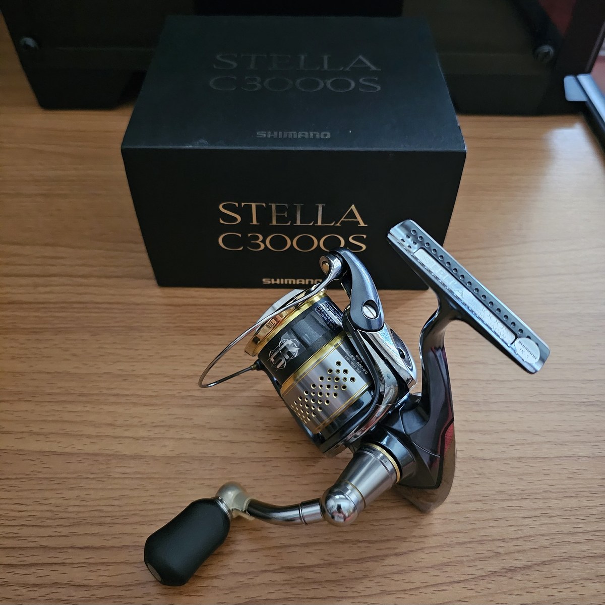 Vาย​รอก​ Shimano​ Stella​ C3000S​  ปี​ 10​ สภาพ​ของใหม่เก่าเก็บ​ อุปกรณ์​ครบ