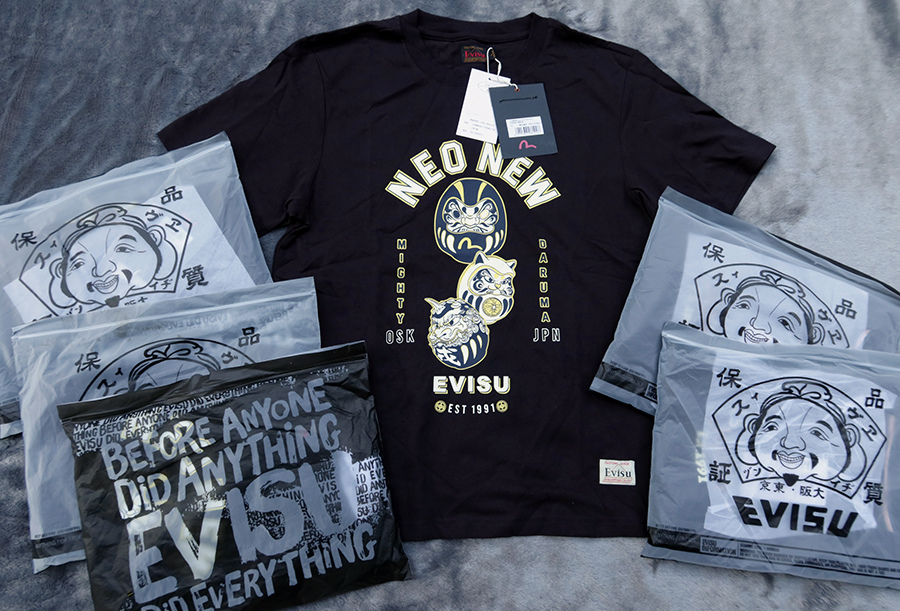 EVISU Daruma Buddies Trio Print T-Shirt /40/42 เสื้อยืดแขนสั้นใหม่สวยแท้เท่มาก