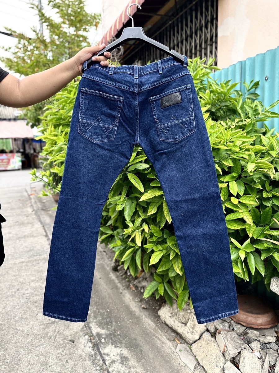 กางเกงยีนส์ ผู้ชาย ยี่ห้อwrangler 

ทรงslim  
ผ้ายืดนิดหน่อย ใส่สบาย
เอวโอเวอร์ไซส์ประมาณ1.5-2นิ