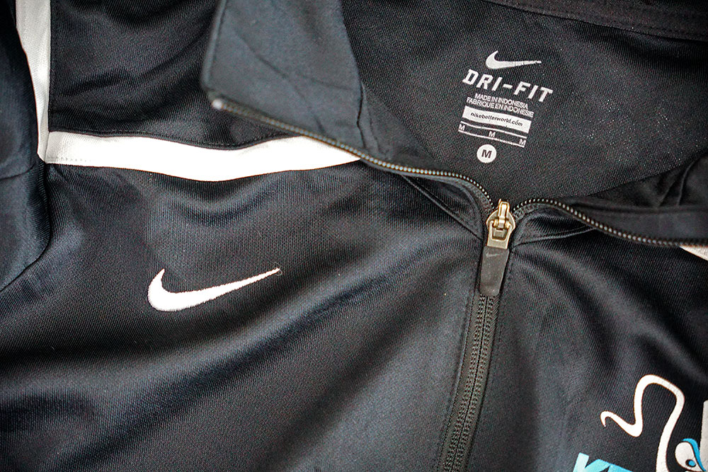  [b]เนื้อผ้า DRI-FIT  ไซส์ M

โลโก้ NIKE ปัก  หัวซิปทั้ง 3 อัน มีโลโก้[/b]