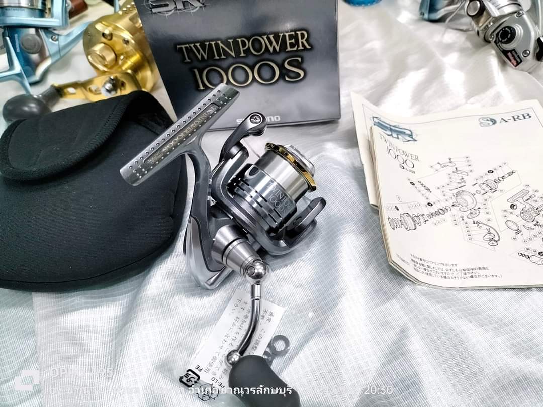 **Shimano twin power 1000S
**รอกมือสองญี่ปุ่นสภาพสวย,การใช้งานปกติมีกล่องและอุปกรณ์,พิจารณาตามรูป
