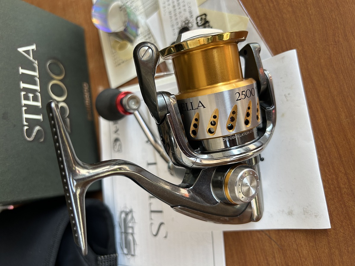 Shimano Stella 2500 มีกล่อง อุปกรณ์ครบ