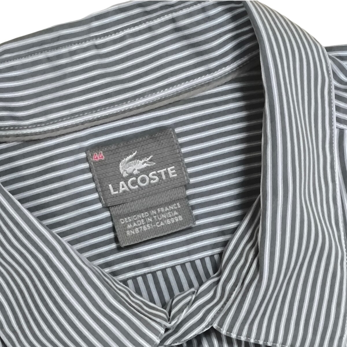 LACOSTE DESIGNED IN FRANCE เชิ้ตแขนยาว อก50นิ้ว  ใหม่มากๆสวย