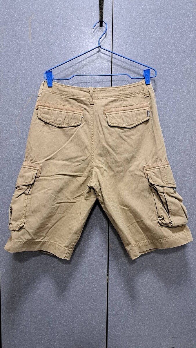 กางเกง CARGO 
ยี่ห้อ Eddie Bauer สภาพ 95% ราคา 150 บาท  ค่าส่ง 50 บาท
เอววัดจริง 36 นิ้ว กางเกงยาว