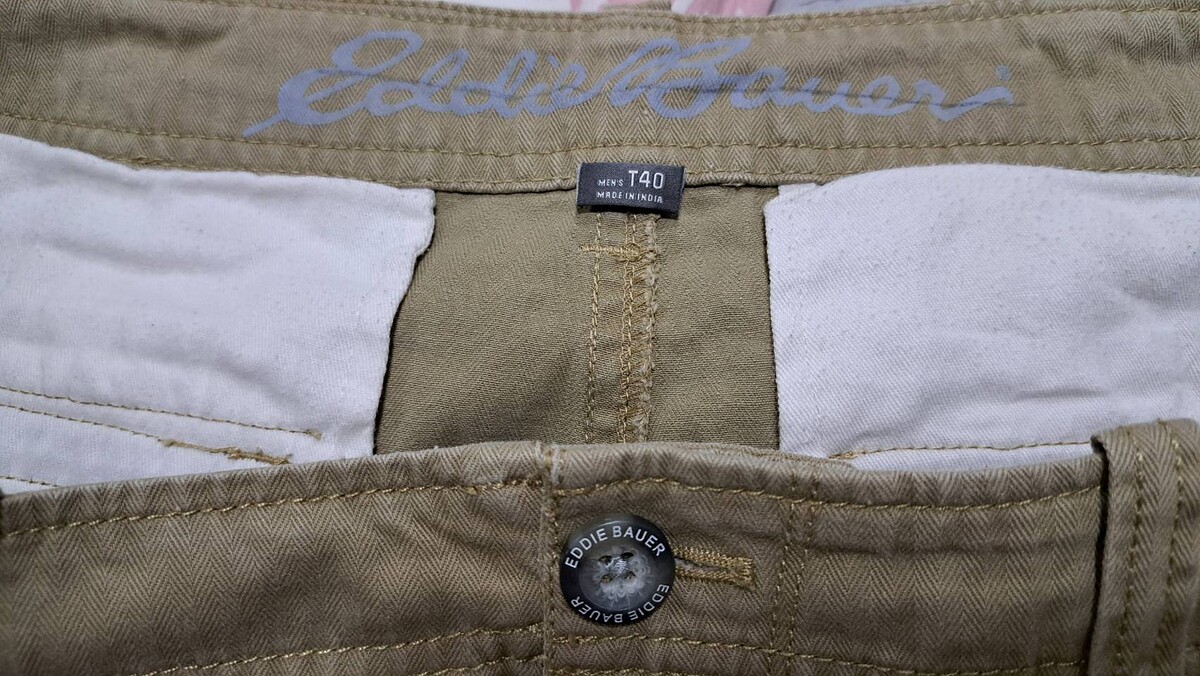 กางเกง CARGO 
ยี่ห้อ Eddie Bauer สภาพ 95% ราคา 150 บาท  ค่าส่ง 50 บาท
เอววัดจริง 36 นิ้ว กางเกงยาว