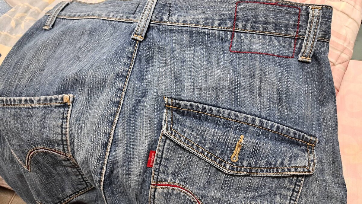 Levi's  รุ่น Engineer ขาสั้น 5 ส่วน
เอววัดจริง 34 นิ้ว กางเกงยาวทั้งตัว 25 นิ้ว   
ปลายขากว้าง 10.