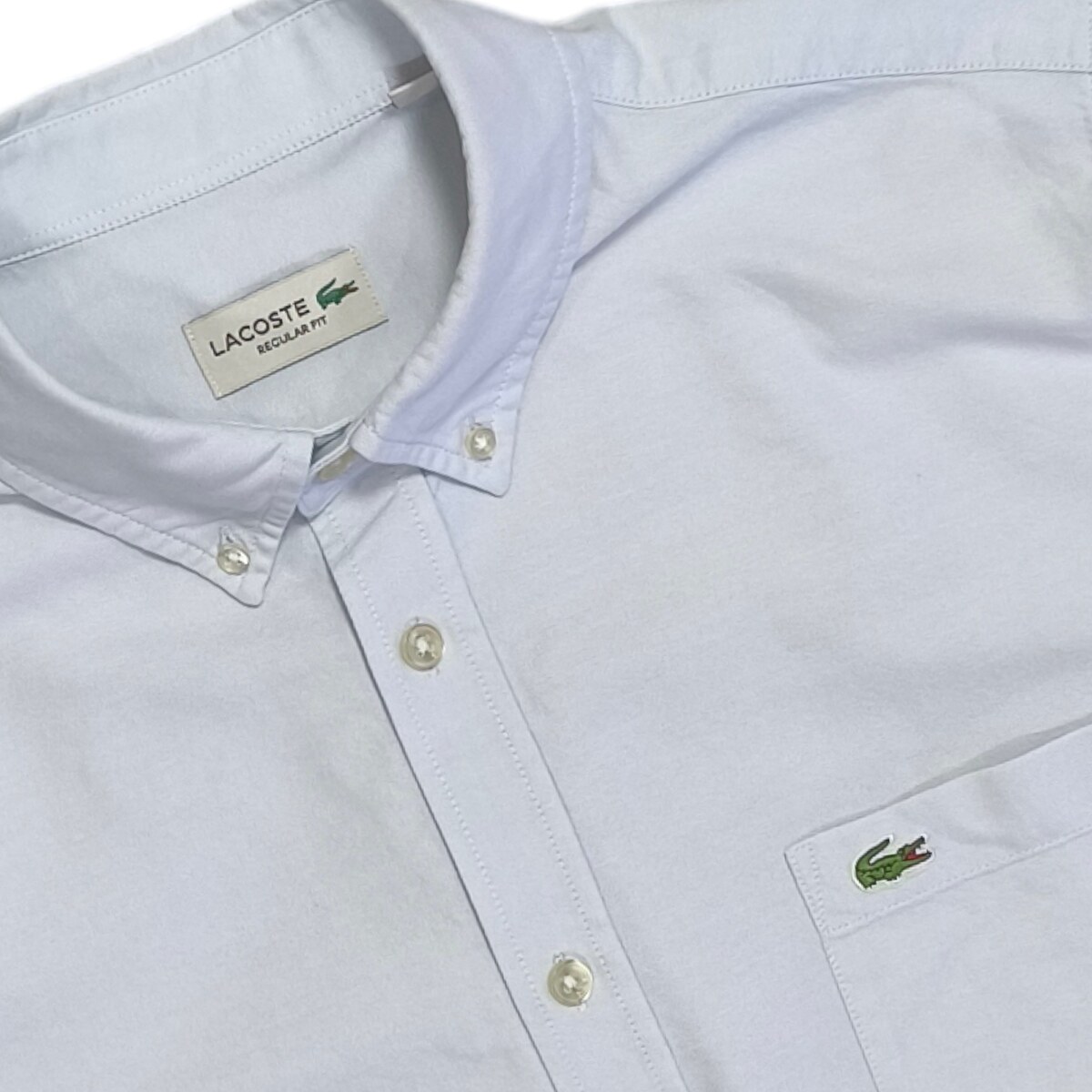 LACOSTE ถ้า oxford Regular fit สีฟ้าอ่อนเชิ้ตแขนสั้น อก44นิ้ว  ใหม่มากสวย