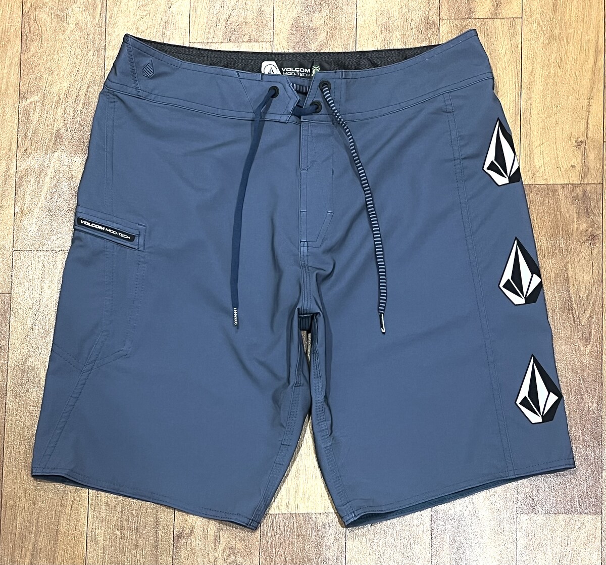 กางเกงขาสั้น VOLCOM Deadly Stones Mod 20 Board Shorts 