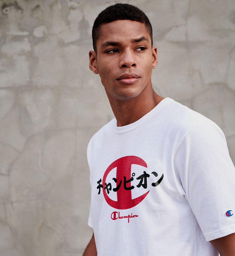 CHAMPION /L/XL /44/46 เสื้อยืดแขนสั้นลายสกรีน japan สวยใหม่ ราคารวมส่ง flash