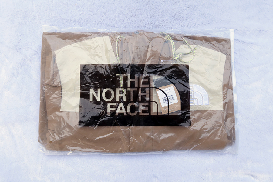 the north face เสื้อมีถุงใส่มาให้ทุกตัวครับ