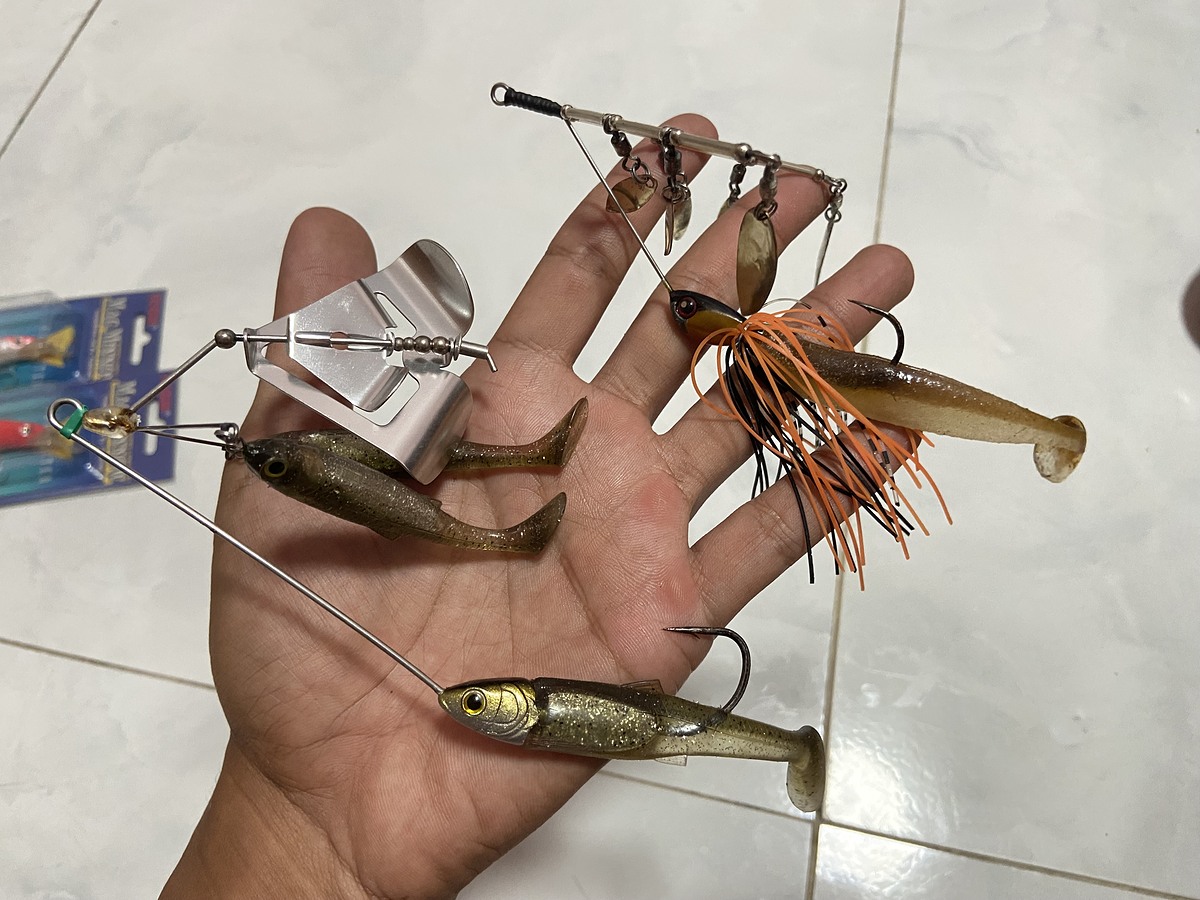 3.buzz bait , spinner bait งานญี่ปุ่น เหมากับปลาชะโด ปลากระพงใหญ่ เหมา2ตัว 220 บาท ค่าส่งบ้านละ 40 บ