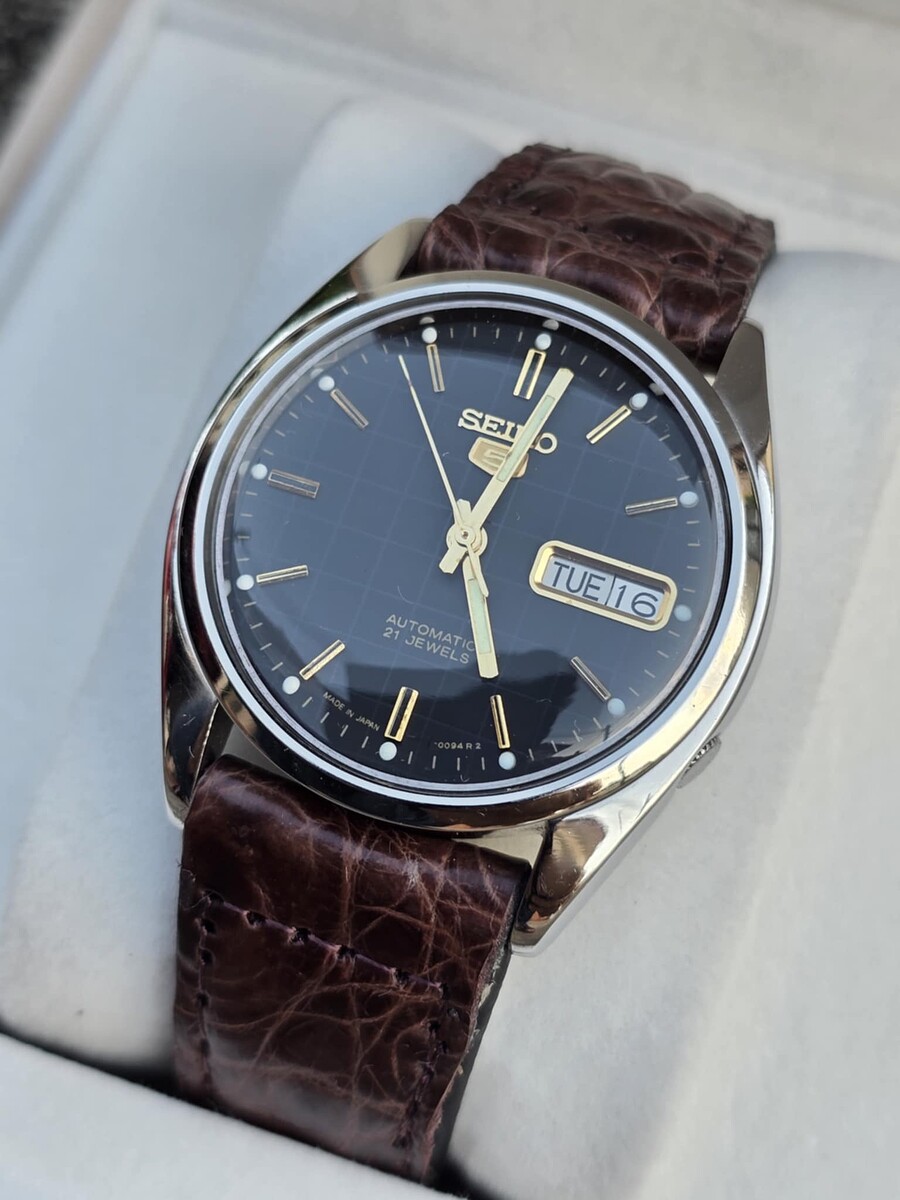 นาฬิกา Seiko 5​ Automatic กลไกลระบบเครื่อง 7009 หน้า​ดำตาราง Vintage