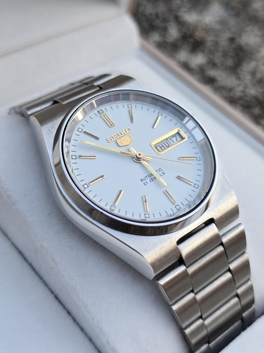 นาฬิกา Seiko 5​ Automatic กลไกลระบบเครื่อง 6309 หน้า​ขาวVintage หลักแท่งทอง