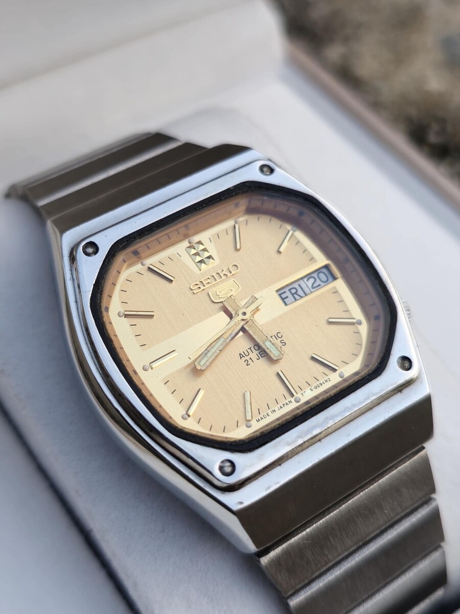 นาฬิกา Seiko 5​ Automatic กลไกลระบบเครื่อง 7019 หน้าปัดสีทองทรงTV  Vintage