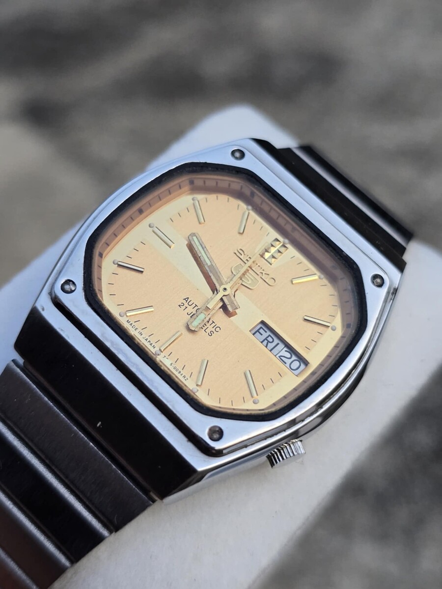 นาฬิกา Seiko 5​ Automatic กลไกลระบบเครื่อง 7019 หน้าปัดทรงTV  Vintage
****#ของแท้100%
****#รับประก