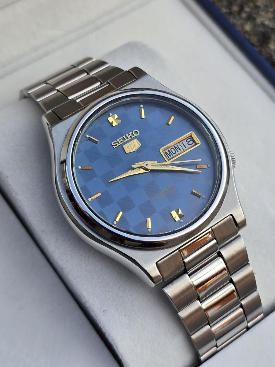 นาฬิกา Seiko 5​ Automatic กลไกลระบบเครื่อง 7009 หน้า​ นำเงินตรงหมากรุก  