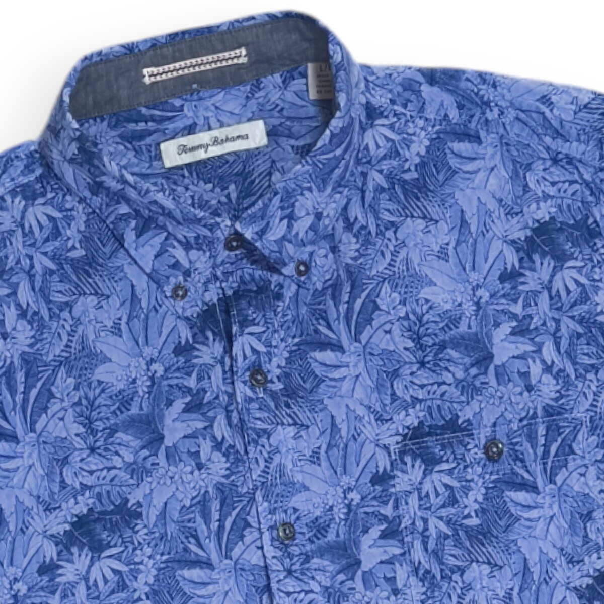 Tommy Bahama  เชิ้ตแขนสั้น สวยใหม่มาก อก48นิ้ว