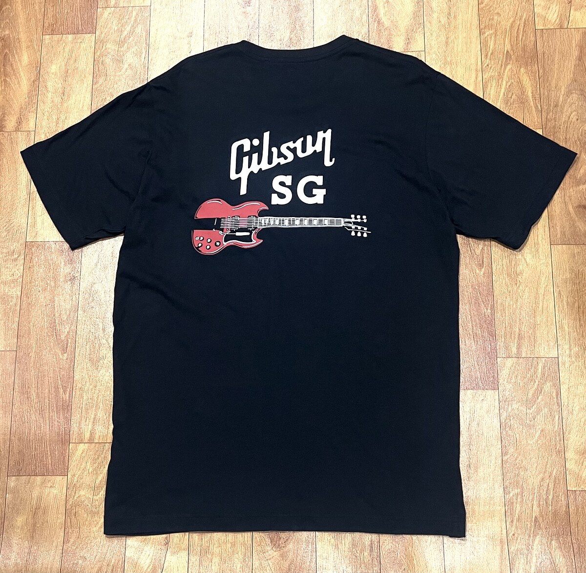 เสื้อยืด UNIQLO x GIBSON T-SHIRT