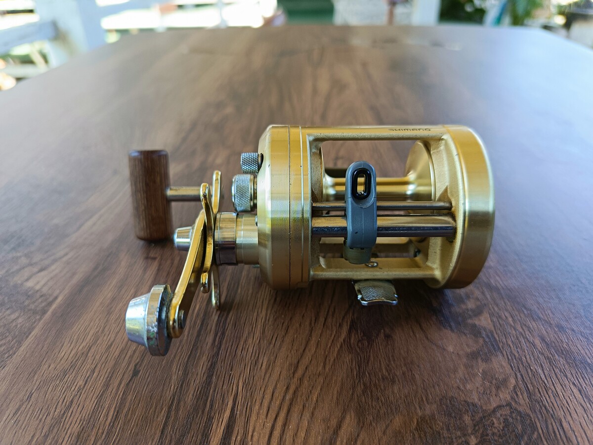 shimano CALCUTTA  小船 1000 สวยๆเพิ่งมาจากญี่ปุ่นครับพร้อมใช้ครับ 3,950 บาทรวมส่งค