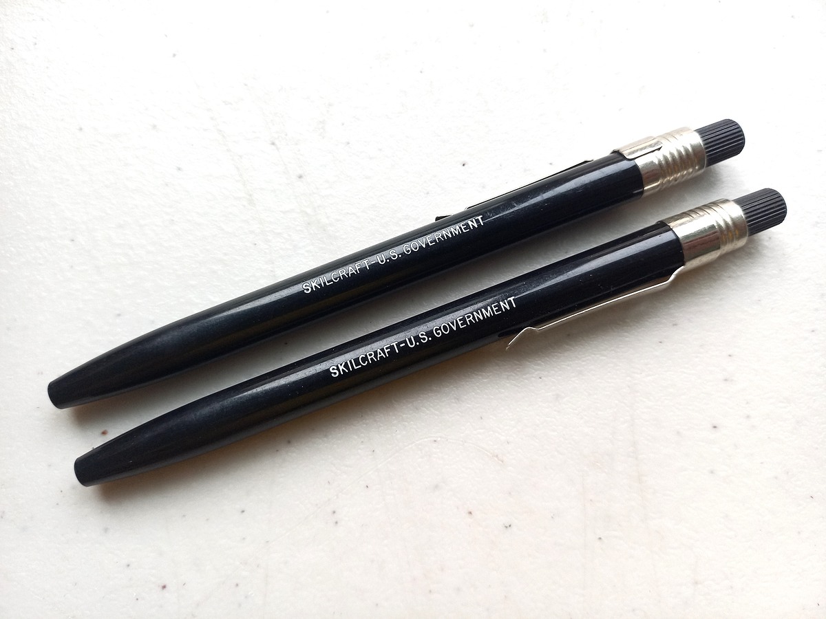 >>>>> Vintage Skilcraft US Government Grease Pencil ยกกอง 2 ด้าม