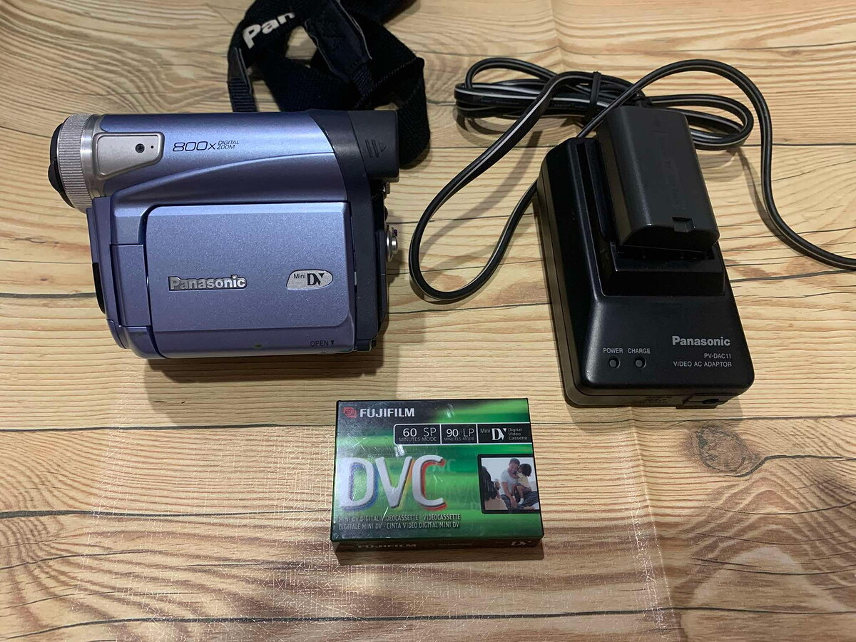 Panasonic 800X Mini DV Digital Camcorder PV-GS9 Digital Zoomมือสอง