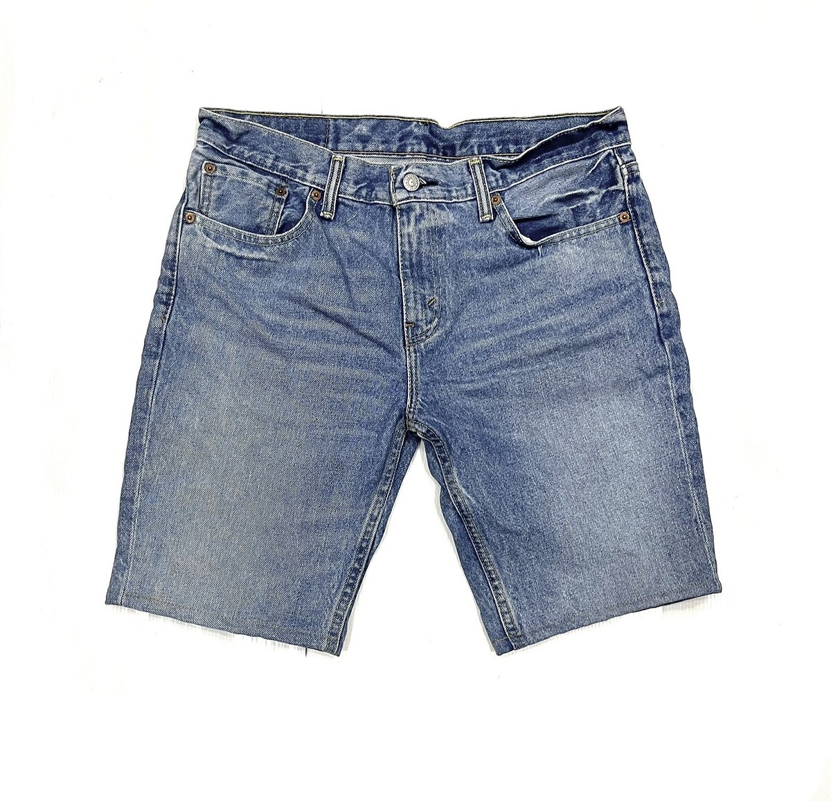 ~ € ~ กางเกงยีนส์ขาสั้น Levi’s 511  (33)   270.- 