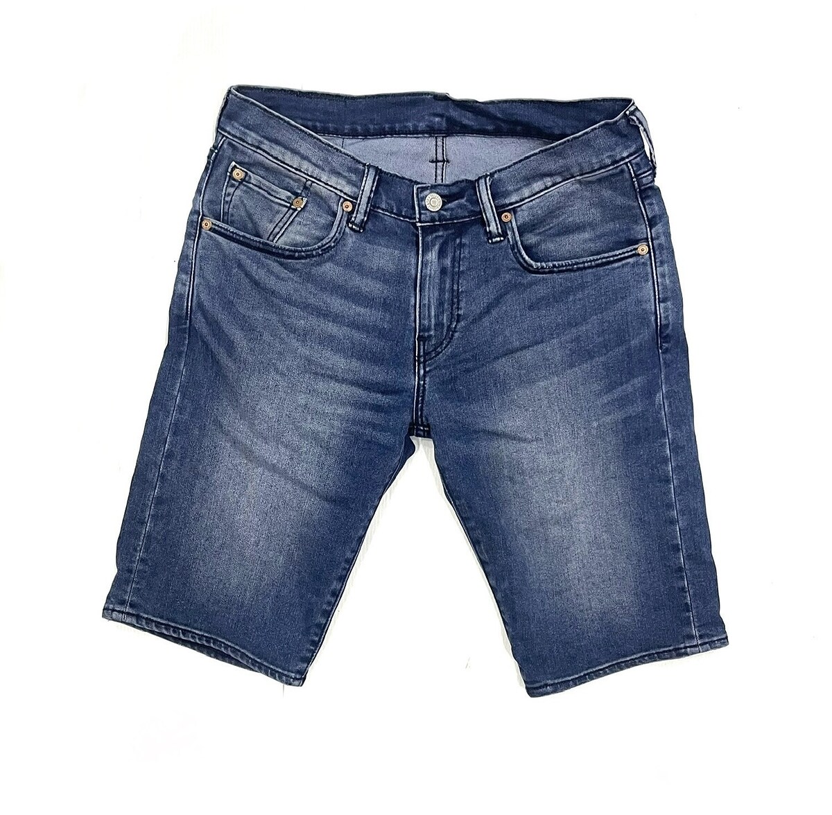 ~ € ~ กางเกงยีนส์ขาสั้น Levi’s 504  (32)   300.- 