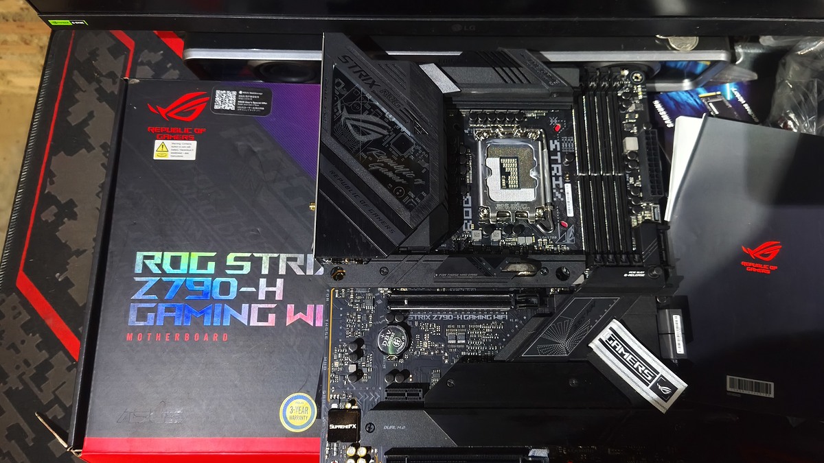 บอร์ด asus rog Z790 h gaming wifi