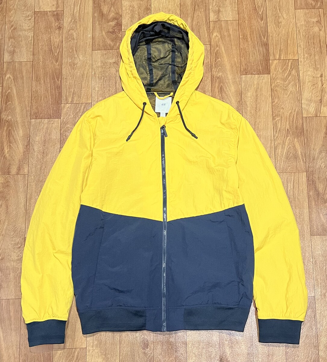 เสื้อ H&M Colourblocked Windbreaker Jacket 