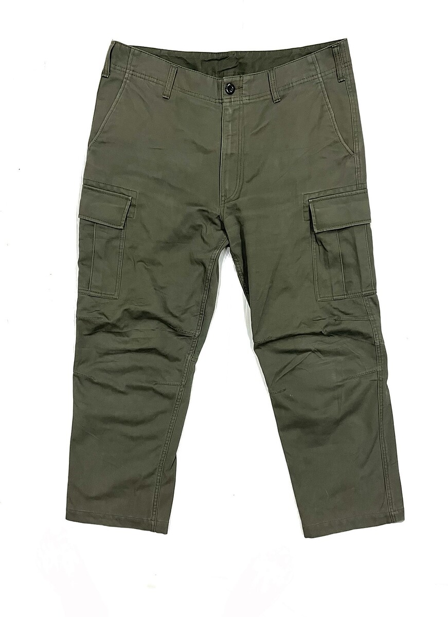 ~ € ~  กางเกง UNIQLO CARGO (36)       400.-  