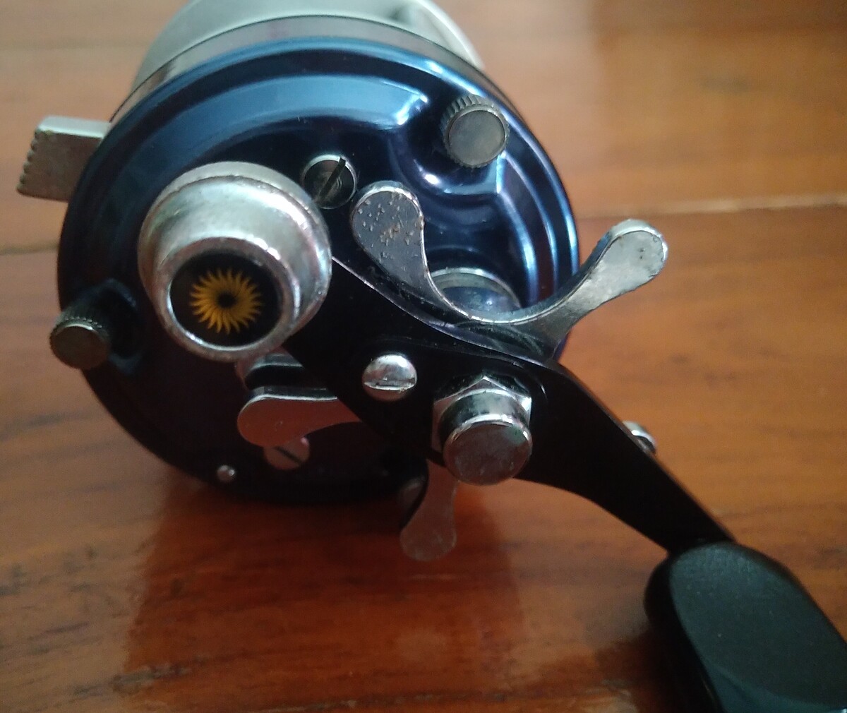 2.Daiwa millionaire 3 h
Made in japan
สภาพสวยๆ ลื่นๆอะหลั่