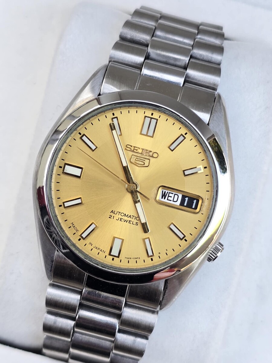 นาฬิกา SEIKO 5 automatic กลไกลระบบเครื่อง 7s26
หล