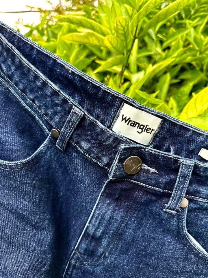 Wrangler ทรงslim  

สียีนส์เข้ม สวย 
ผ้ายืดนิ