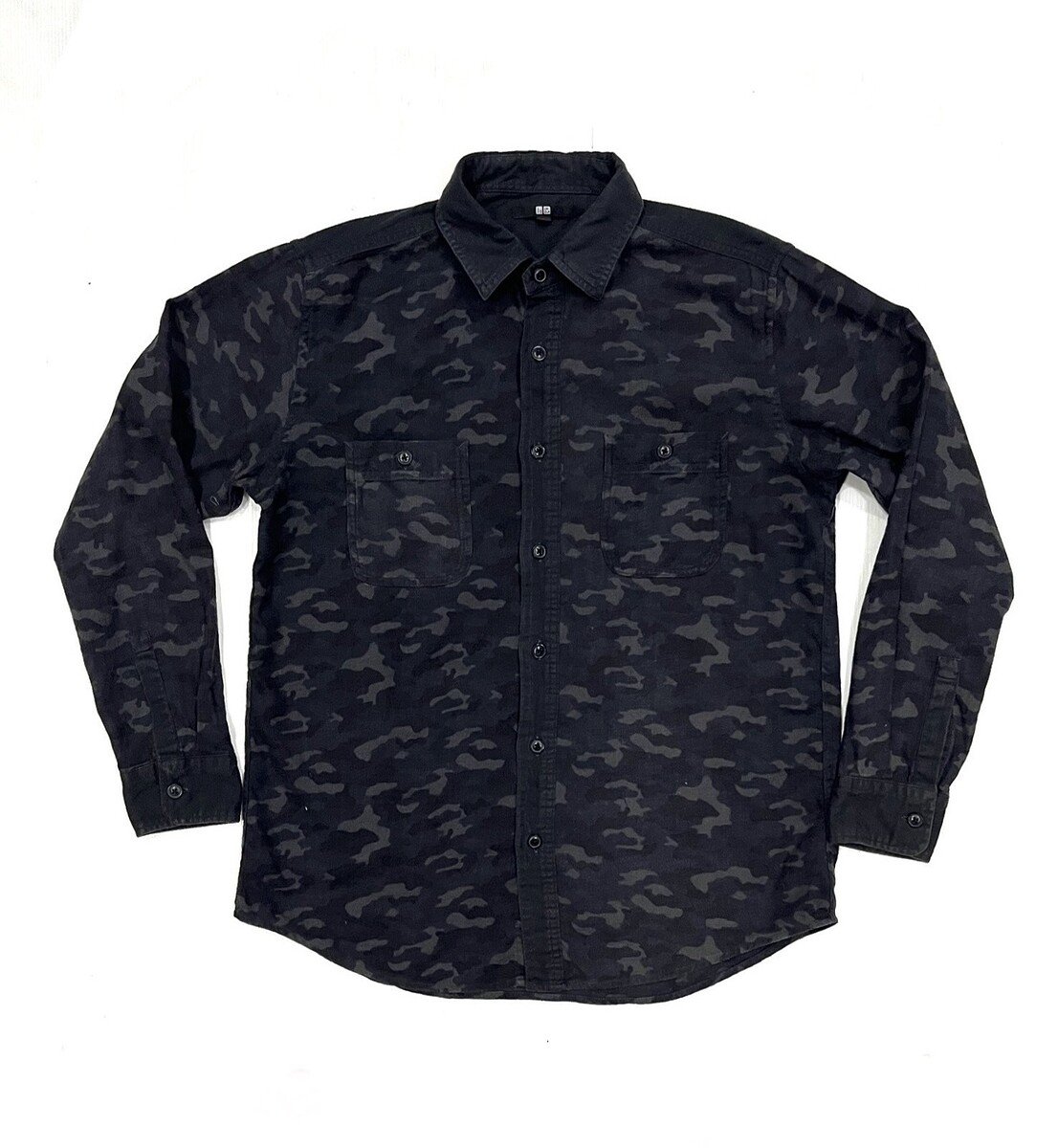 ~ € ~  เสื้อเชิ๊ต UNIQLO CAMO       230.-