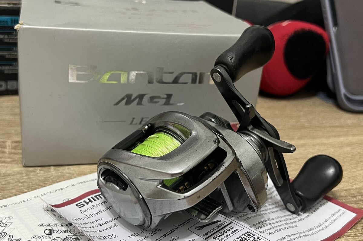 Shimano bantam mgl ซ้าย
ใช้งานปรกติคับ มีเท่าที่เห็นนะครับ
ผมแถมถุงใส่รอก สีแดงเพิ่มให้ครับ
รอบ6.