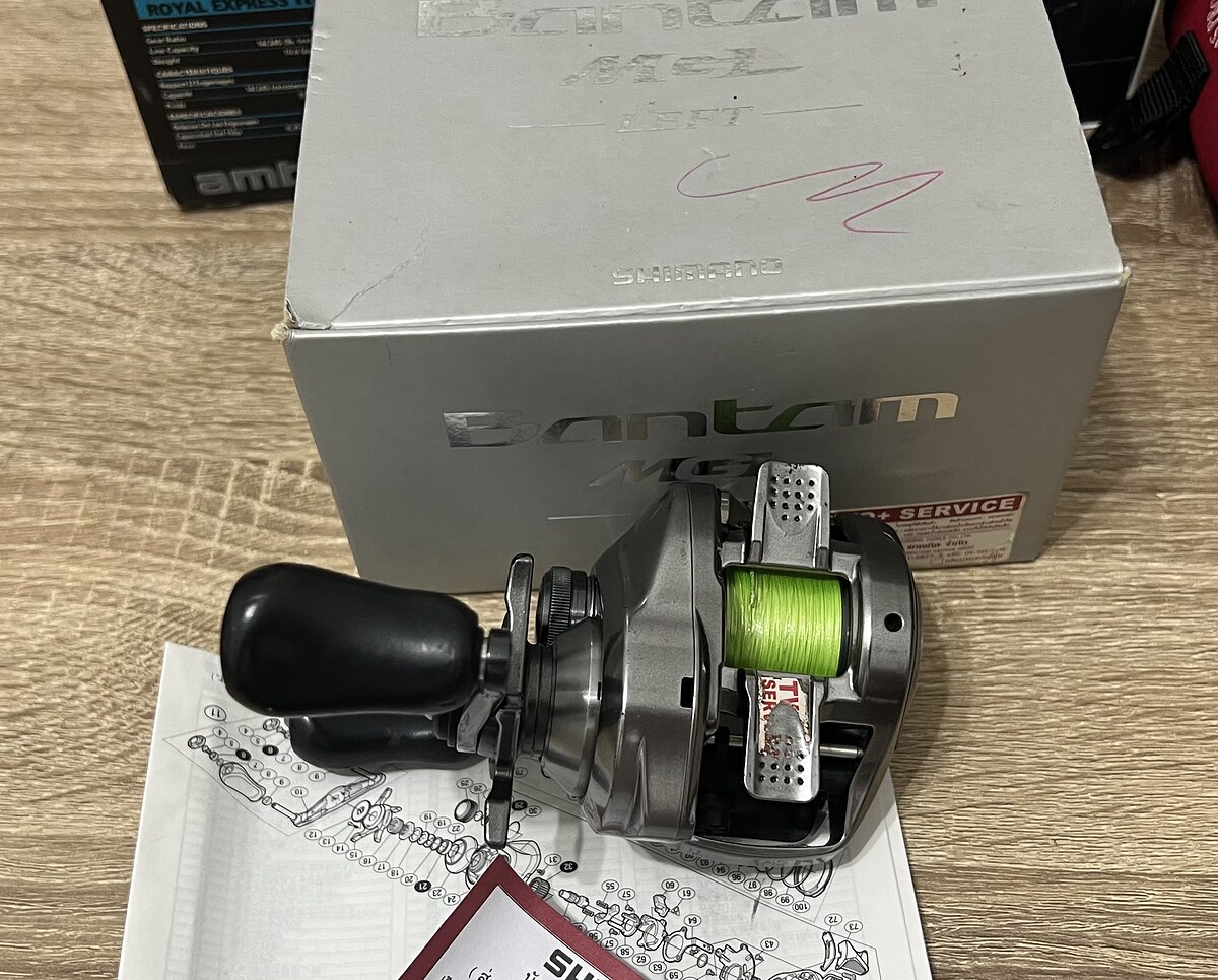 Shimano bantam mgl ซ้าย
ใช้งานปรกติคับ มีเท่าที่เห็นนะครับ
ผมแถมถุงใส่รอก สีแดงเพิ่มให้ครับ
รอบ6.