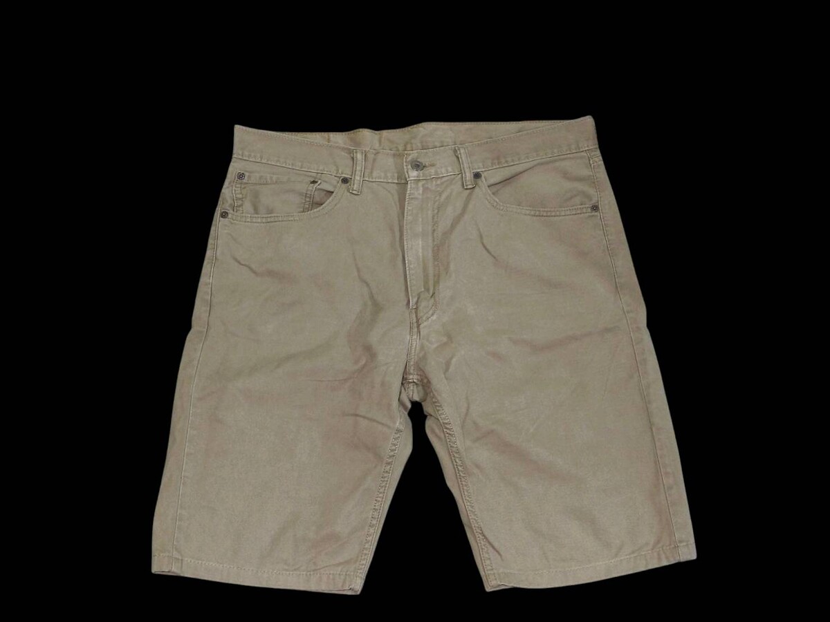 กางเกงขาสั้น    Levi’s   สีครีม   สภาพดี   ไม่ขาด   ไม่ซ่อม   