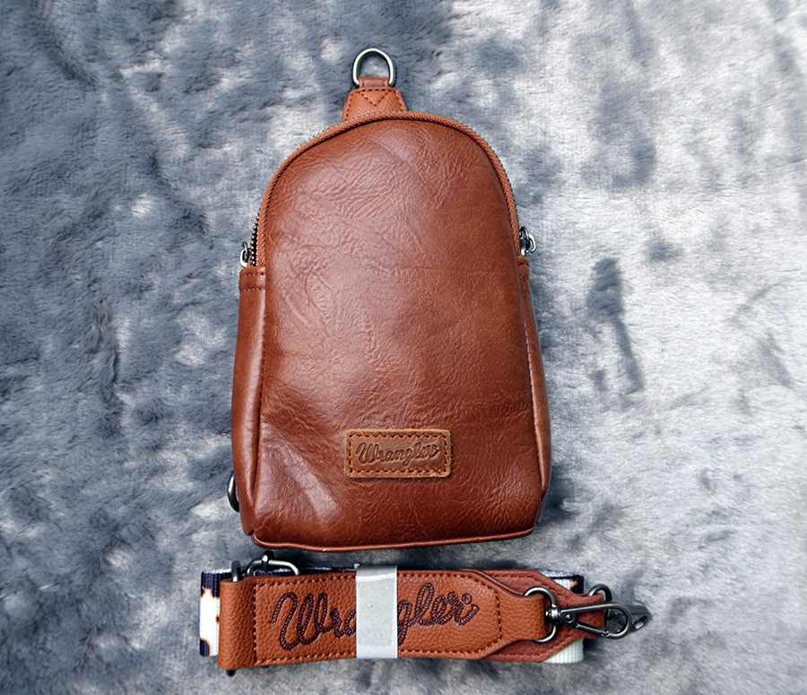 wrangler leather crossbody sling bag /กระเป๋าหนังแท้สะพายข้างใส่โทรศัพย์