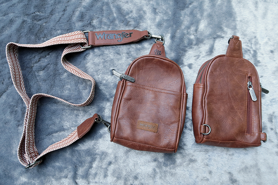 wrangler leather crossbody sling bag /กระเป๋าหนังแท้สะพายข้างใส่โทรศัพย์/บัตร